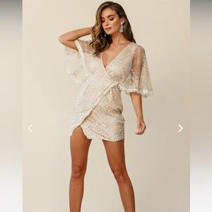 SELFIE LESLIE
LADY LUCK CAPE SLEEVE WRAP DRESS CHAMPAGNE